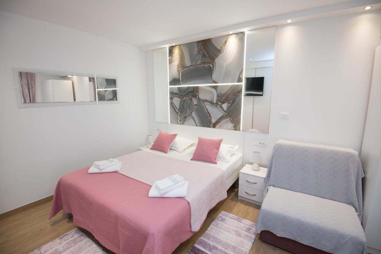 Luxury Studio Apartment Honeymoon Split Exterior photo