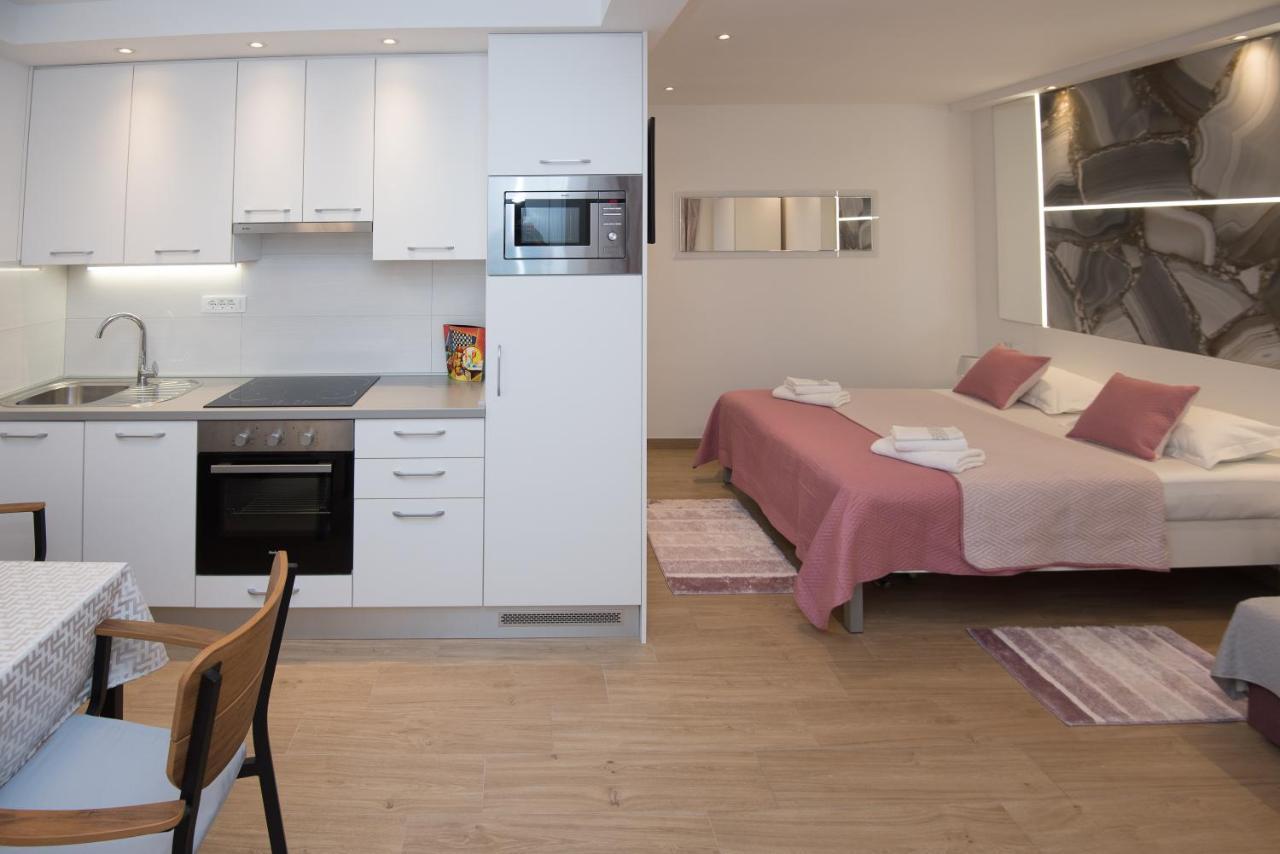 Luxury Studio Apartment Honeymoon Split Exterior photo