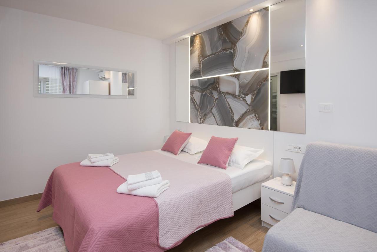 Luxury Studio Apartment Honeymoon Split Exterior photo