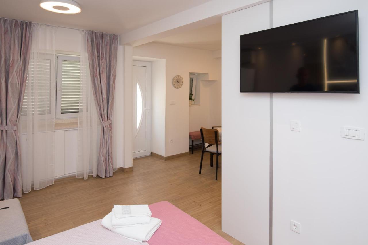 Luxury Studio Apartment Honeymoon Split Exterior photo