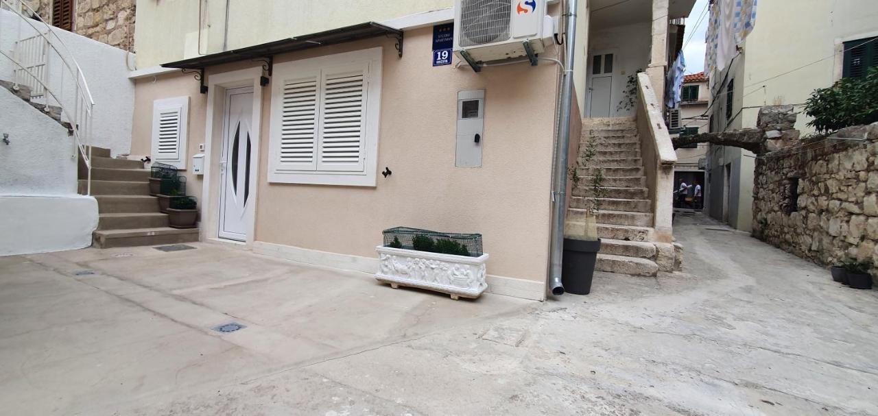 Luxury Studio Apartment Honeymoon Split Exterior photo